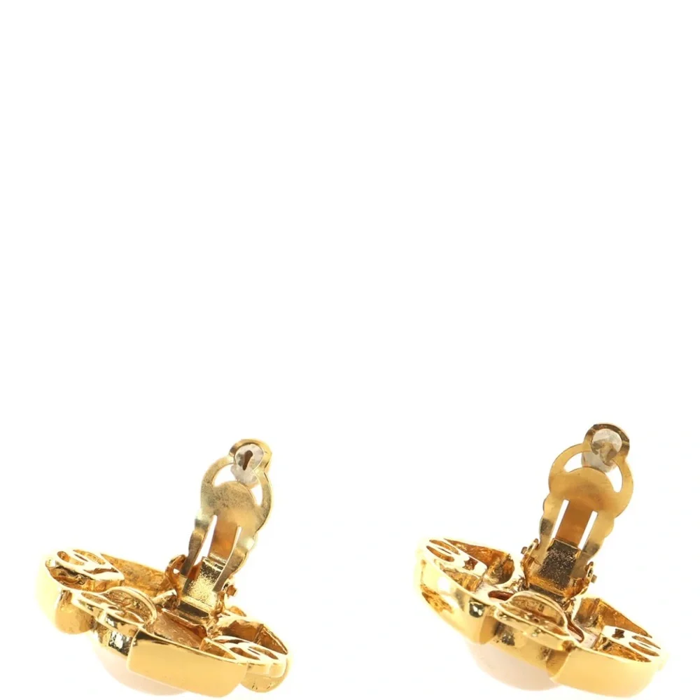 CHANEL clip vintage